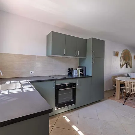 Cosy Flat - St Tropez Centre - Parkingpool - 2br6p 公寓