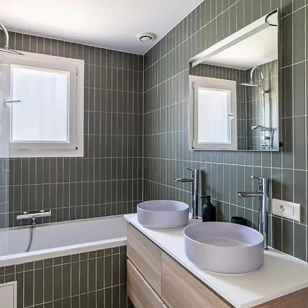 Cosy Flat - St Tropez Centre - Parkingpool - 2br6p