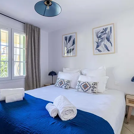 Cosy Flat - St Tropez Centre - Parkingpool - 2br6p * 圣特罗佩